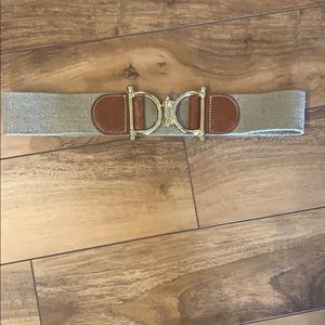 Wide belt with stretch